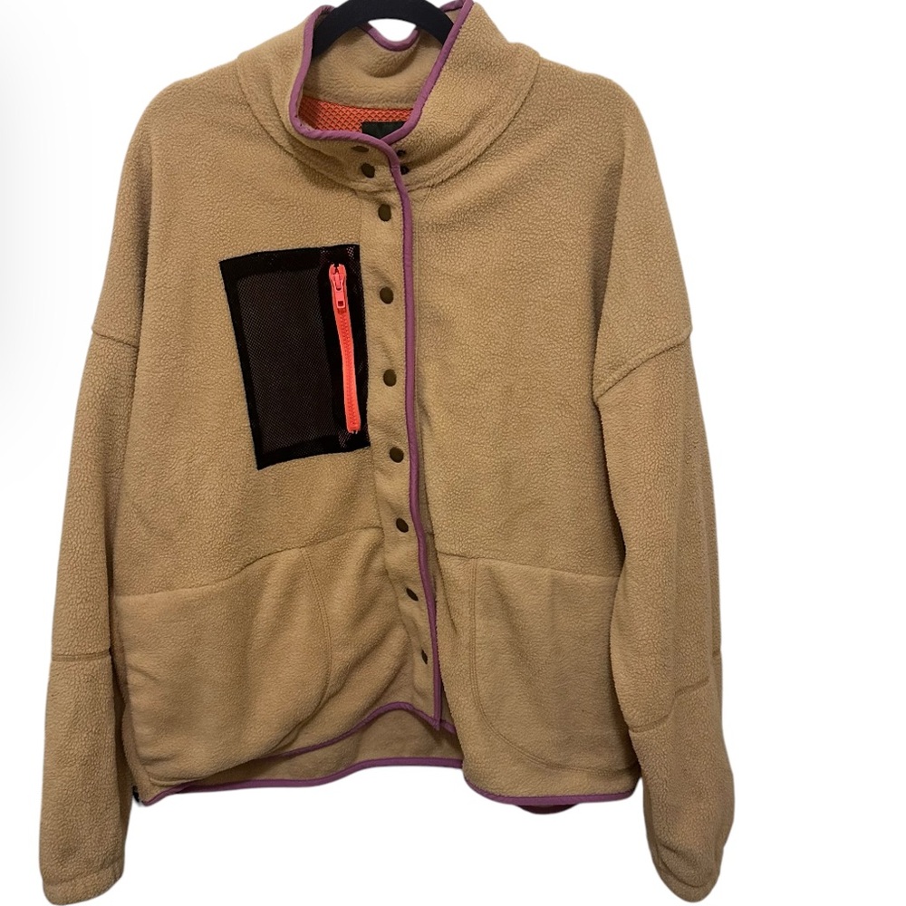 Wild Fable new with tags size XL Tan Fleece Jacket with Black Pocket